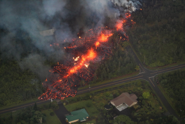 미국 하와이 킬라우에아 화산에서 쏟아져 나온 용암 / (EPA)연합뉴스