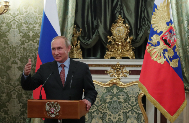 블라디미르 푸틴 러시아 대통령이 6일(현지시간) 크렘린에서 각료회의를 열고 있다. /모스크바=타스연합뉴스