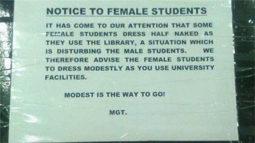 잠비아 대학교는 여학생들에게 반나체 차림으로 학교 시설을 이용하지 말라는 고지문을 걸었다./출처=연합뉴스