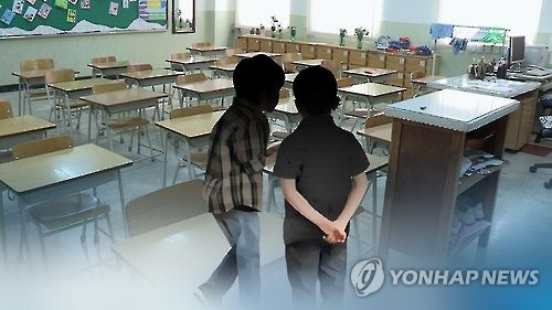 동급생에게 모욕적 언사와 함께 욕설한 학교폭력 가해자에게 사회봉사 처분은 지나치다는 법원 판결이 나왔다./연합뉴스