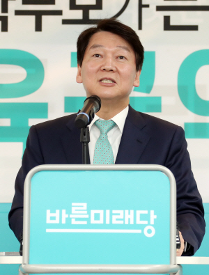 안철수 바른미래당 서울시장 후보가 10일 오전 서울 여의도 당사에서 교육공약을 밝히고 있다./연합뉴스