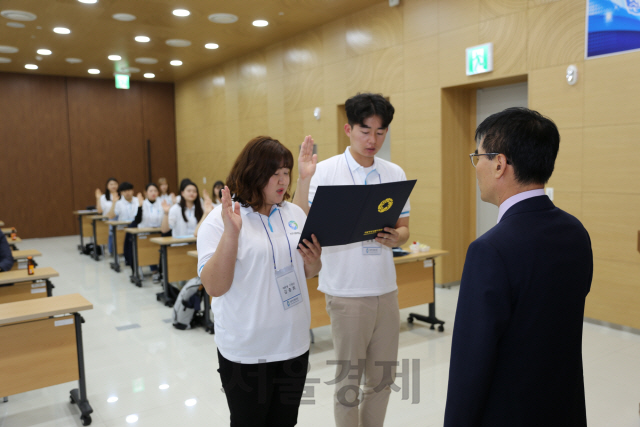 국립해양생물자원관 4기 대학생 기자단이 발대식에서 선서를 하고 있다. 사진제공=국립해양생물자원관