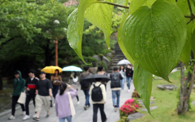 [주말 날씨] 전국에 비, 곳에 따라 ‘돌풍’과 ‘천둥 번개’ 미세먼지 ‘보통’~‘좋음’