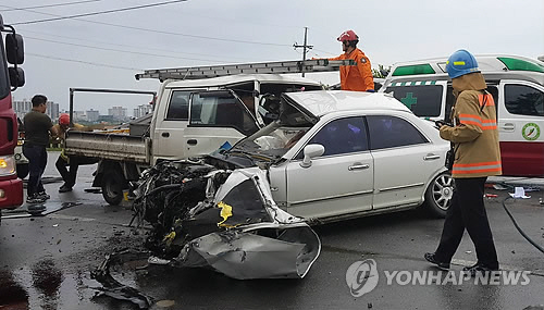 고교생, 무면허 운전하다 중앙선 넘어 ‘쾅’…친구와 함께 숨져