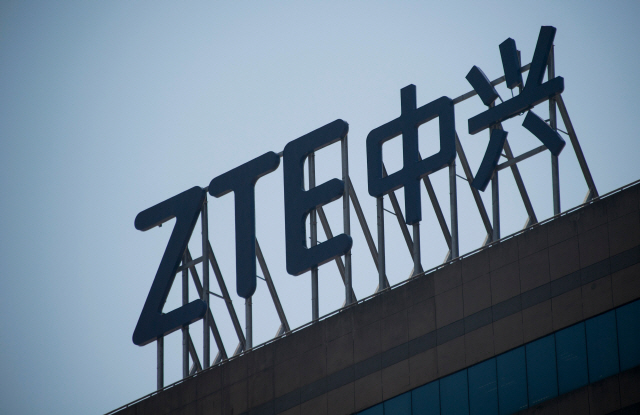 ‘ZTE 고사 작전’에 中 꼬리 내렸나