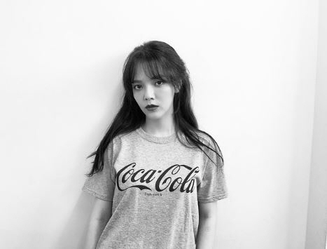 AOA 지민 근황, ‘코카콜라’ 티셔츠 입고 강렬한 응시