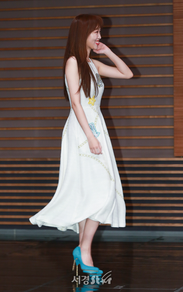 배우 진기주가 14일 오후 서울 마포구 상암 MBC 골든마우스홀에서 열린 ‘이리와 안아줘’ 제작발표회에 참석하고 있다.