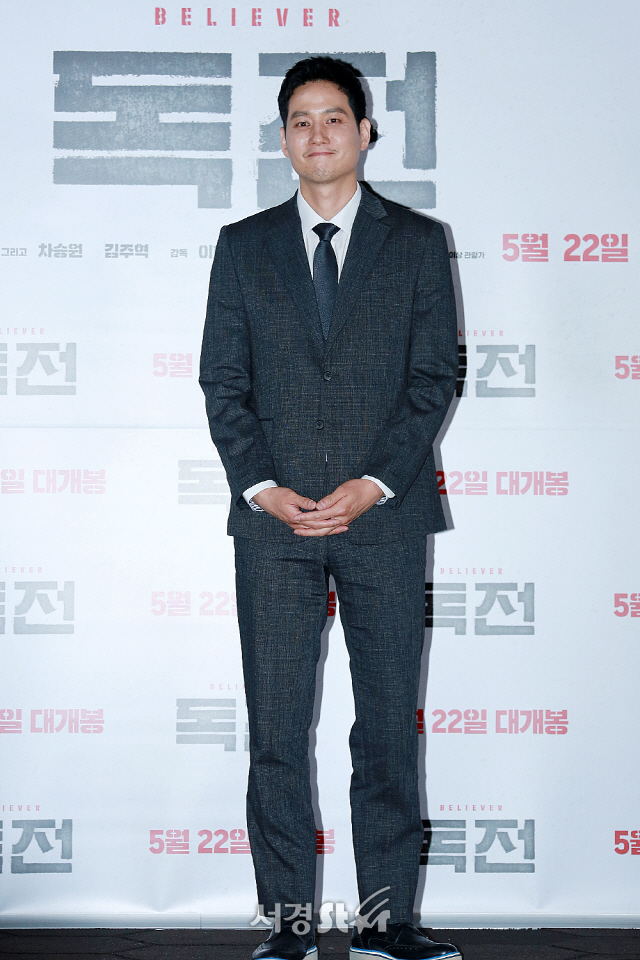 배우 박해준이 영화 ‘독전’ 언론시사회에 참석해 포토타임을 갖고 있다.