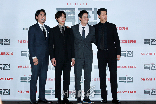배우 조진웅, 류준열, 박해준, 차승원이 영화 ‘독전’ 언론시사회에 참석해 포토타임을 갖고 있다.