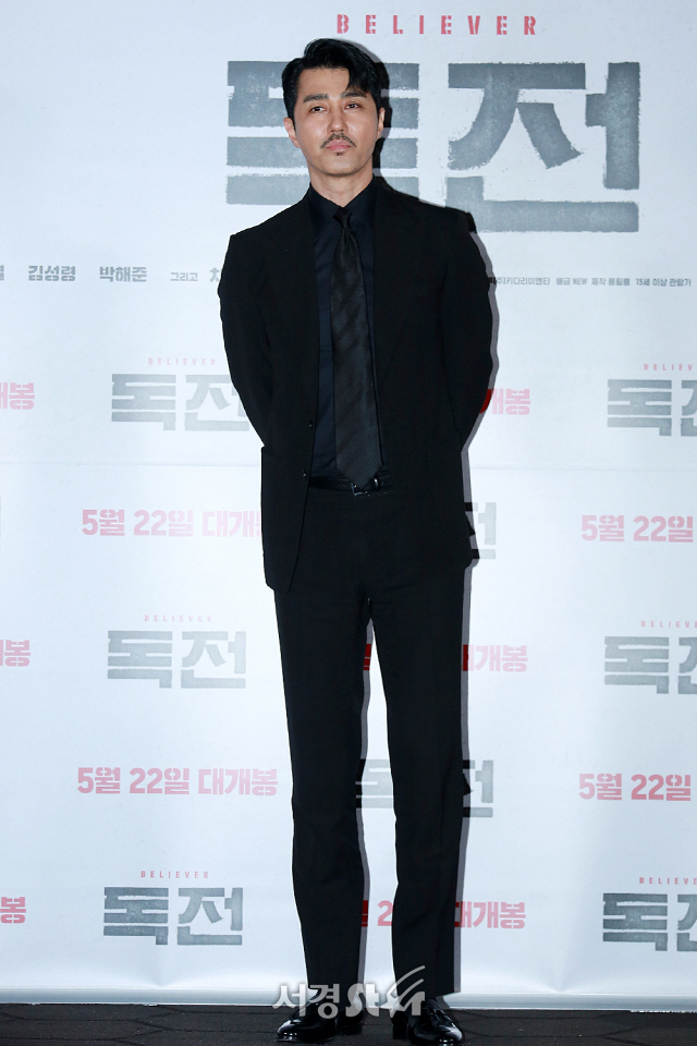 배우 차승원이 영화 ‘독전’ 언론시사회에 참석해 포토타임을 갖고 있다.