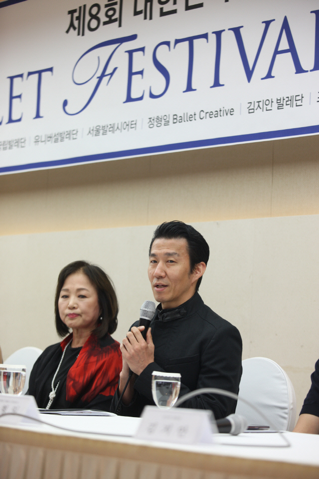 박인자 조직위원장(왼쪽), 김용걸 무용수(오른쪽)/사진=예술의전당