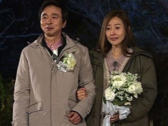 ‘김국진 강수지’ 결혼 축하한 절친 윤종신, 눈물 속에 감동의 결혼식 “이젠 둘이 정말 행복하세요”