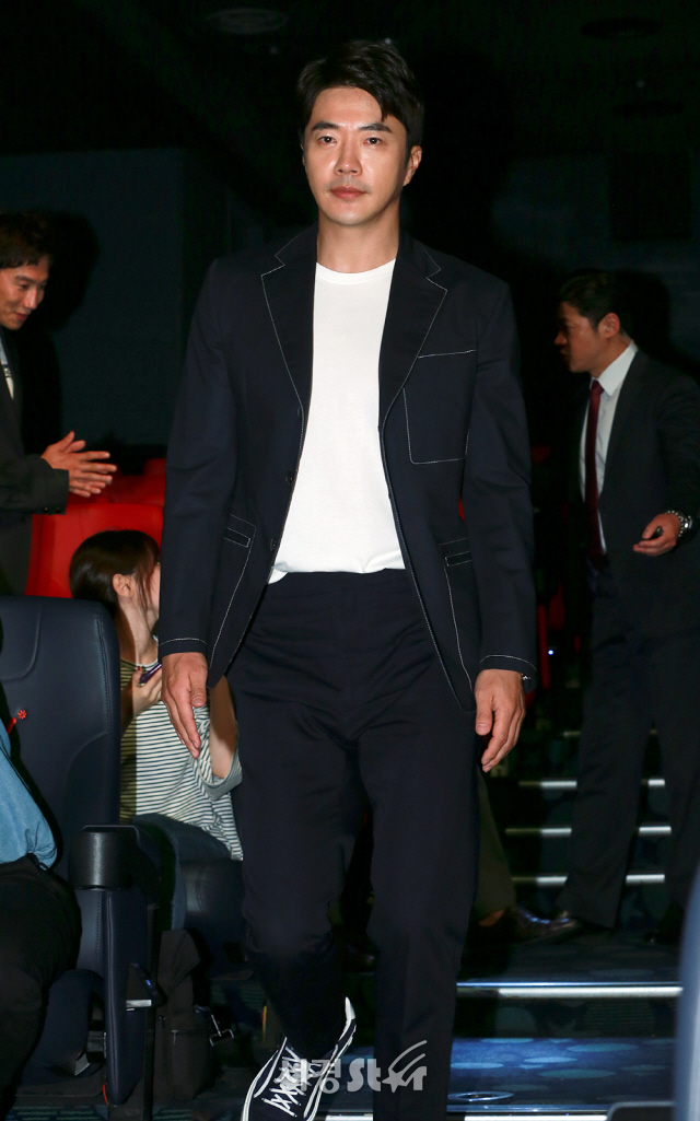 배우 권상우가 17일 오후 서울 강남구 CGV 압구정에서 열린 영화 ‘탐정:리턴즈’ 제작보고회에 등장하고 있다.