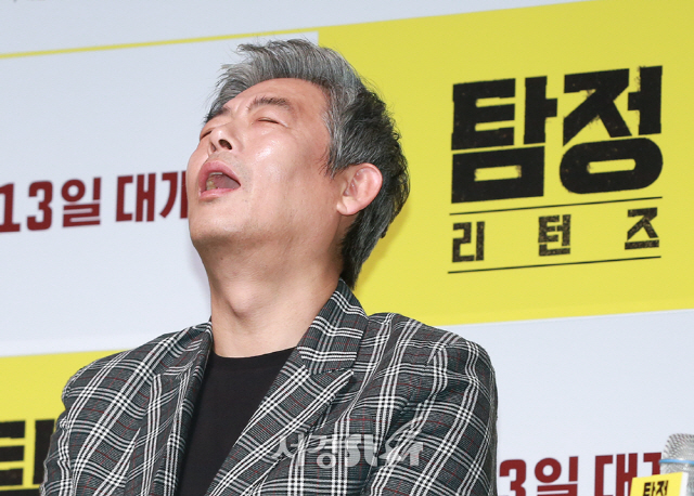 배우 성동일이 17일 오후 서울 강남구 CGV 압구정에서 열린 영화 ‘탐정:리턴즈’ 제작보고회에 참석하고 있다.
