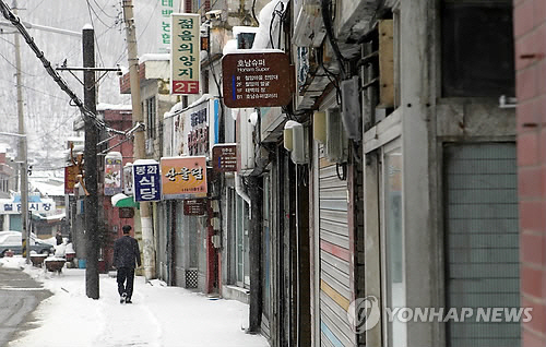 지난 30년 동안 강원도 폐광지의 어린이 인구는 급속도로 줄어들고 노인 인구만 늘어난 것으로 나타났다.  /연합뉴스