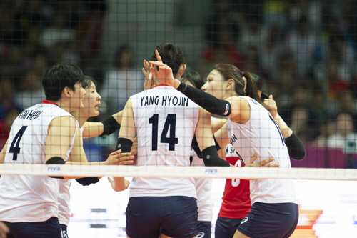 한국 여자배구, ‘세계랭킹 1위’ 중국에 3-0 완승…조직력 빛났다