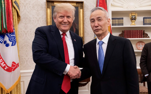 도널드 트럼프(왼쪽) 미국 대통령과 류허 중국 국무원 부총리/트럼프 대통령 트위터 캡쳐