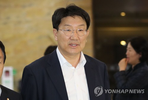 자유한국당, “권성동은 결백해, 문재인 정권과 검찰은 야당탄압 즉각 중단하라” 주장