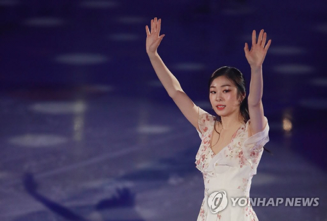 김연아, 4년만에 아이스쇼 무대 “예전 기억 나…감회 새로웠다”