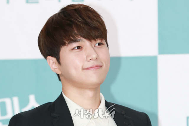 배우 김명수가 21일 오후 서울 영등포구 타임스퀘어 아모리스홀에서 열린 JTBC ‘미스 함무라비’ 제작발표회에 참석해 포토타임을 갖고 있다.