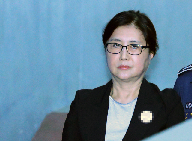 비선실세 국정농단 사건으로 20년 중형을 선고받은 최순실씨가 회고록을 통해 억울한 심정을 밝혔다./서울경제DB
