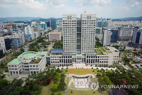 대전시가 저소득층 청년의 자산 형성을 위해 도입한 ‘대전청년희망통장’이 시행 첫해부터 큰 인기를 얻고 있다. 사진은 대전시청사 전경./연합뉴스