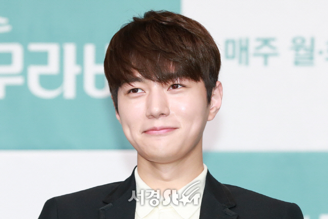 배우 김명수가 21일 오후 서울 영등포구 타임스퀘어 아모리스홀에서 열린 JTBC ‘미스 함무라비’ 제작발표회에 참석해 포토타임을 갖고 있다.