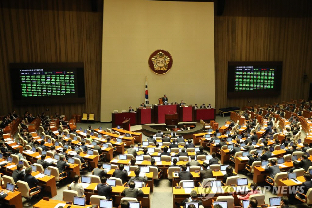 국토교통부는 21일 국회에서 추가경정예산안이 통과됨에 따라 청년층을 위한 역세권 임대주택과 임차 보증금 지원을 확대하는 한편 구조조정지역의 도로 등 인프라 건설사업을 지원한다고 밝혔다./연합뉴스