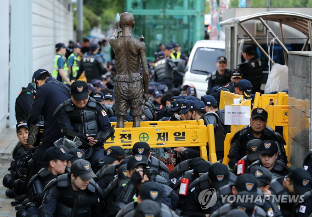 강제징용노동자상 건립촉구 부산시민대회…충돌 없이 마무리