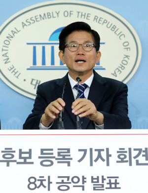 김문수 후보, 행정공약 발표 기자회견      (서울=연합뉴스) 윤동진 기자 = 자유한국당 김문수 서울시장 후보가 24일 오전 국회 정론관에서 후보등록 및 행정공약 발표 기자회견을 하고 있다. 2018.5.24      mon@yna.co.kr  (끝)      <저작권자(c) 연합뉴스, 무단 전재-재배포 금지>