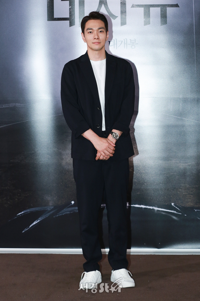 배우 이규한이 25일 오후 서울 용산구 CGV용산아이파크몰에서 열린 영화 ‘데자뷰(감독 고경민)’ 언론시사회에 참석해 포토타임을 갖고 있다.