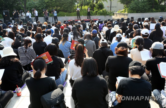 ‘홍대 몰카 성차별 수사’ 규탄 여성 집회 2주째 이어져