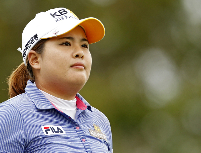 <YONHAP PHOTO-0214> Inbee Park of South Korea walks off the 2nd tee during the final round of the 2013 U.S. Women‘s Open golf championship at the Sebonack Golf Club in Southampton, New York June 30, 2013.   REUTERS/Adam Hunger  (UNITED STATES - Tags: SPORT GOLF)/2013-07-01 05:59:26/<저작권자 ⓒ 1980-2013 ㈜연합뉴스. 무단 전재 재배포 금지.>