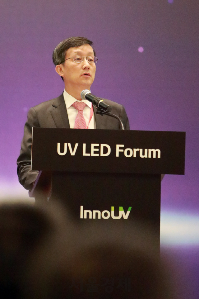 박종석 LG이노텍 사장이 29일 개최한 ‘중국 UV LED 포럼’에서 참석자들에게 인사말을 하고 있다./사진제공=LG이노텍