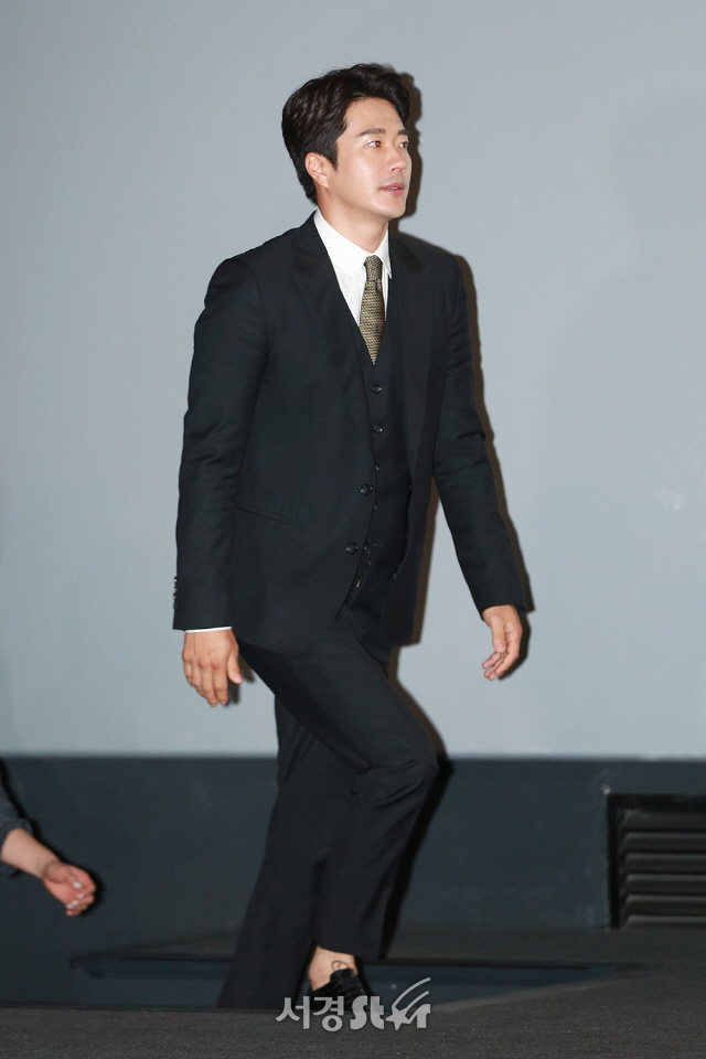 배우 권상우가 30일 오후 서울 용산구 CGV용산아이파크몰에서 열린 영화 ‘탐정: 리턴즈’ 언론시사회에 참석하고 있다.