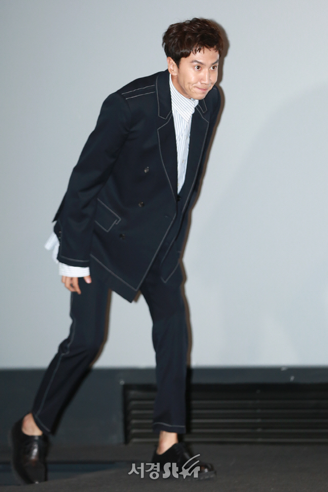 배우 이광수가 30일 오후 서울 용산구 CGV용산아이파크몰에서 열린 영화 ‘탐정: 리턴즈’ 언론시사회에 참석하고 있다.