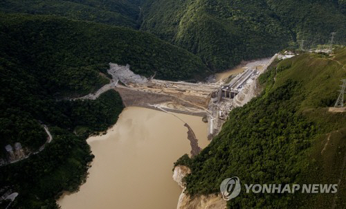 콜롬비아 최대 수력발전 댐 붕괴 위기…주민 2만4천명 긴급대피