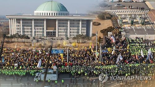 헌재는 국회의사당 100m 이내 집회금지는 위헌이라고 판결했다. 다만 국회 인근의 집회를 구체적으로 어떤 형태로 허용할지는 국회의 판단에 맡겼다./연합뉴스