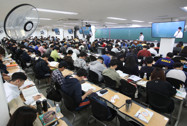 국책연구기관인 한국개발연구원(KDI)이 내년 취업자 수 증가 폭이 20만명대 초반에 그칠 것이라는 전망을 내놨다. /연합뉴스