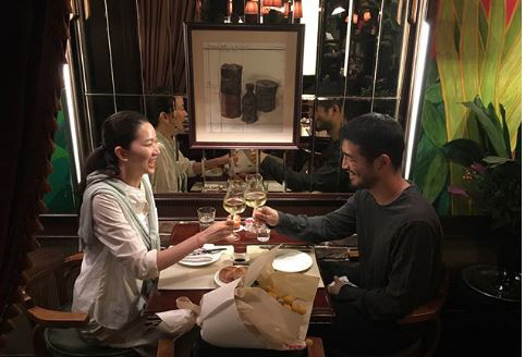 장윤주, 남편과 레스토랑서 ‘결혼3주년’ 축하 “여전히 설렘”