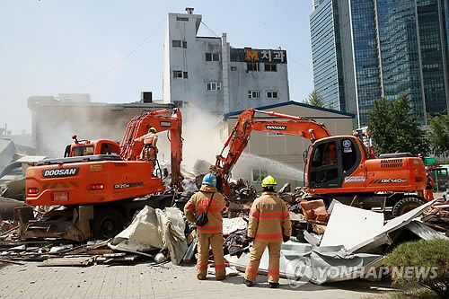 용산 붕괴 현장, 4층 건물이 한순간에 와르르... '폭발음 들었다' 제보도