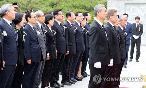 국립현충원 현충탑 참배 2017.6.6/출처=연합뉴스