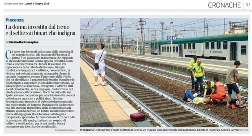 이탈리아 열차사고로 선로에 쓰러진 외국인 여성을 배경으로 셀피를 찍은 남성이 공분을 샀다./출처=연합뉴스