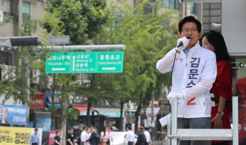 김문수 유세차량 ‘역주행’..“현장 기자들이 요청..인지 못했다”