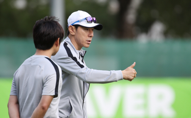 신태용 월드컵 축구대표팀 감독이 사전 캠프가 차려진 오스트리아 레오강에서 대표팀을 지휘하고 있다. 한국축구는 그동안 위기 때마다 그를 긴급 호출했다. /연합뉴스