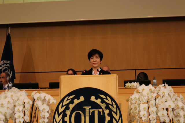 5일(현지시간) 스위스 제네바에서 열리는 유엔 산하 국제노동기구(ILO) 총회에 한국 대표로 참석한 김영주 고용노동부 장관이 기조연설을 하고 있다. /사진제공=고용노동부