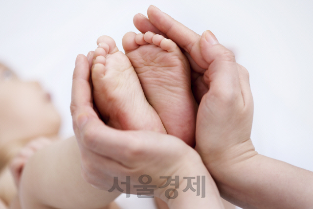 4개월 된 아들이 시끄럽게 울면서 보챈다며 코와 입을 막아 숨지게 한 30대 여성이 항소심에서 징역형을 선고받았다./이미지투데이