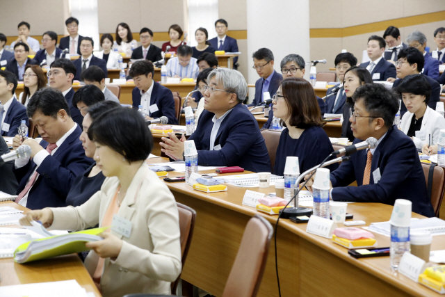 11일 고양시 사법연수원에서 전국법관대표회의에 참석한 각급 법원 판사들이 주요 안건에 대해 경청하고 있다. /고양=송은석기자