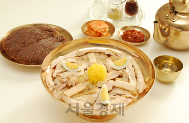 북한 식당의 고기쟁반국수/사진제공=식신