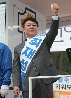 [출구조사-서울 송파을] 1위 최재성 57.2%